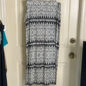 ⚫️ NWT MIDI/MAXI Skirt with slits on sides.